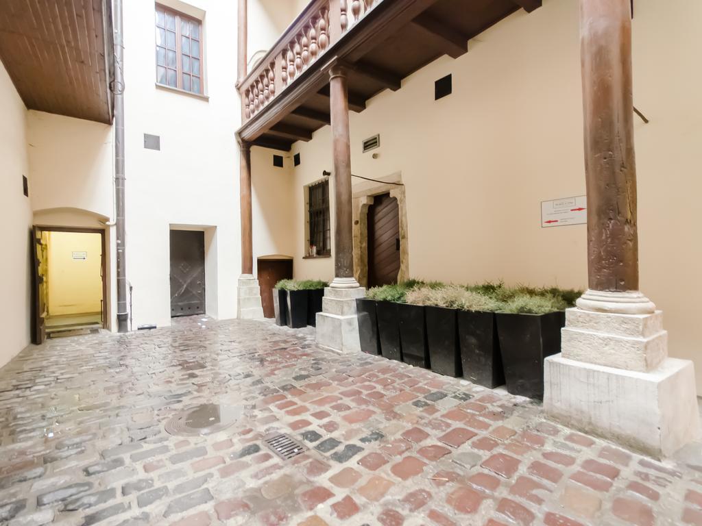 Apartment Place 4